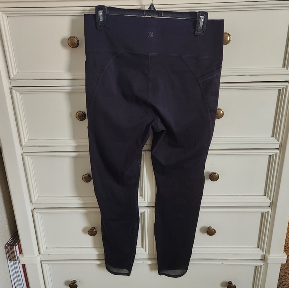 All in Motion Black Pocket Leggings - Picture 4 of 5